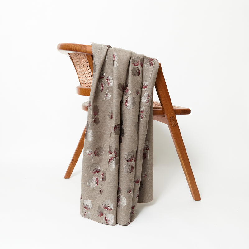 T24Q06518 | Drap Brodé de Fleurs Ignifugé 