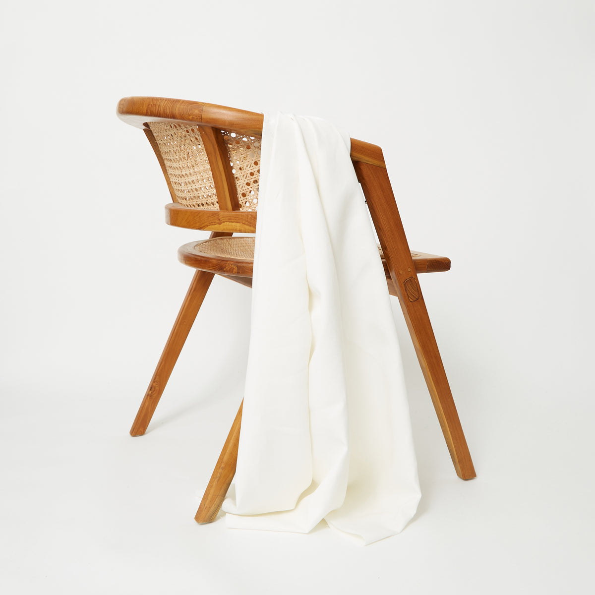 T24Q06558 | Linen Canvas